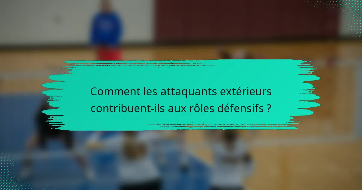 Comment les attaquants extérieurs contribuent-ils aux rôles défensifs ?